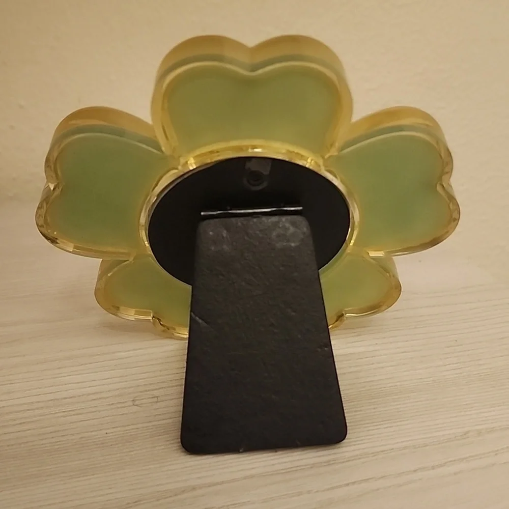 Glow in the dark photo frame